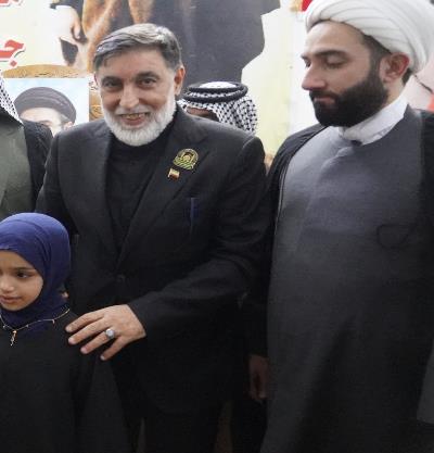 القنصل العام بالوكالة يكرّم طفلة عراقية تبرعت بأقراطها لدعم الشعب الإيراني