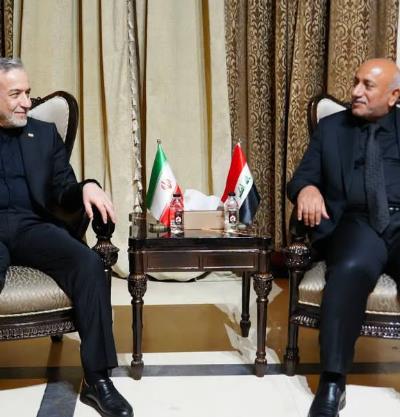 وزير الخارجية الإيراني يبحث مع محافظ كربلاء تحضيرات مراسم تشییع القائد الشهید