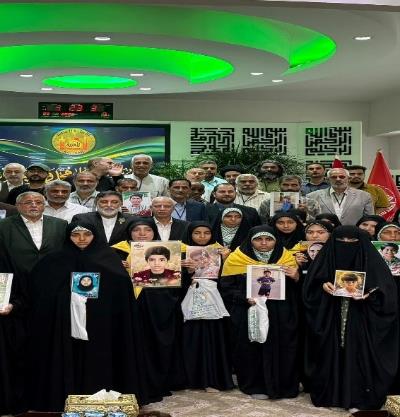 العتبتان الحسينية والعباسية تكرّمان عوائل شهداء وجرحى مدرسة "شجرة طيبة" بمدینة ميناب الإیرانية